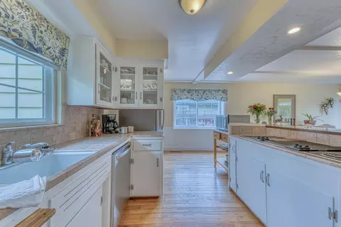 Kitchen - 222 Encinada Dr, Salinas, CA 93901 photo 1 of 3