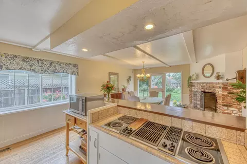 Kitchen - 222 Encinada Dr, Salinas, CA 93901 photo 3 of 3