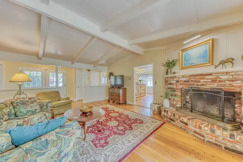 Living - 222 Encinada Dr, Salinas, CA 93901 photo 3 of 3