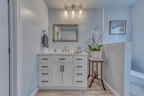 Bath - 222 Encinada Dr, Salinas, CA 93901 photo 5 of 5