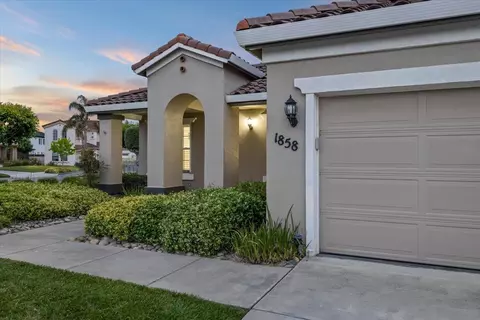 Exterior - 1858 Buckingham Dr, Salinas, CA 93906 photo 4 of 11