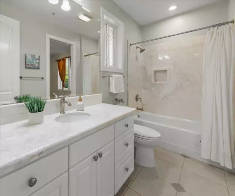 Bath - 10531 Korn Ln, Gilroy, CA 95020 photo 4 of 5