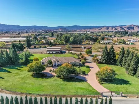 View/Area - 10531 Korn Ln, Gilroy, CA 95020 photo 11 of 12