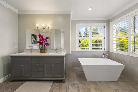 Bath - 10531 Korn Ln, Gilroy, CA 95020 photo 1 of 5