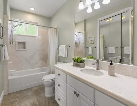 Bath - 10531 Korn Ln, Gilroy, CA 95020 photo 5 of 5
