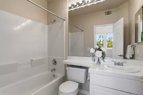 Bath - 154 Paseo Ct, Mountain View, CA 94043 photo 4 of 4