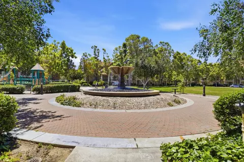 Exterior - 154 Paseo Ct, Mountain View, CA 94043 photo 6 of 8