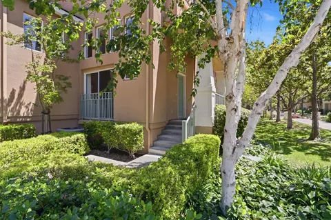 Exterior - 154 Paseo Ct, Mountain View, CA 94043 photo 3 of 8