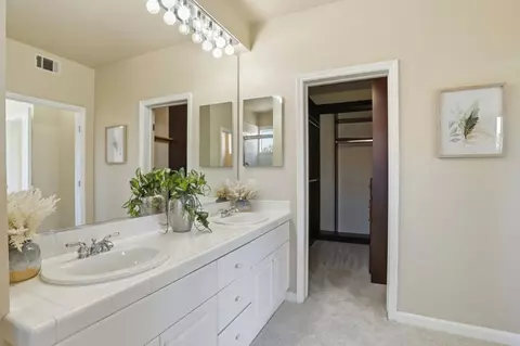 Bath - 154 Paseo Ct, Mountain View, CA 94043 photo 3 of 4