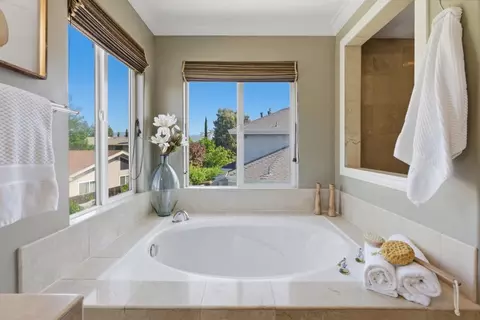 Bath - 1270 Burrows Rd, Campbell, CA 95008 photo 12 of 13