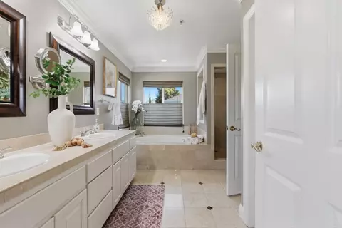 Bath - 1270 Burrows Rd, Campbell, CA 95008 photo 4 of 13