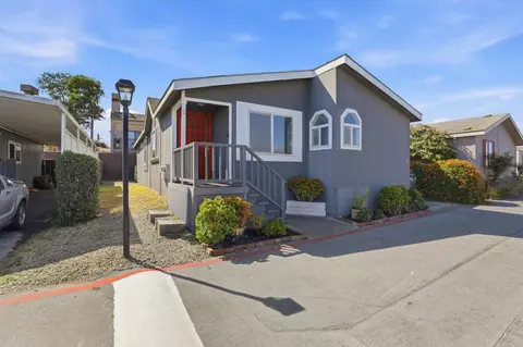 20 Russell Rd 8, Salinas, CA 93906
