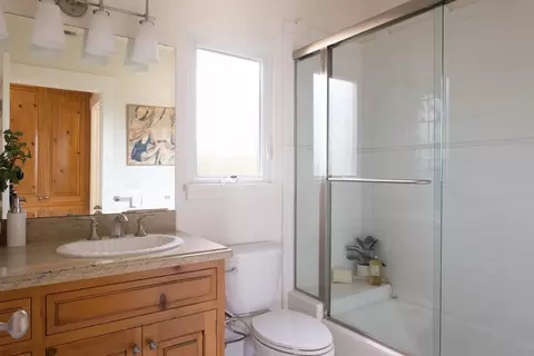 Bath - 4840 Cliff Dr, Capitola, CA 95010 photo 2 of 2