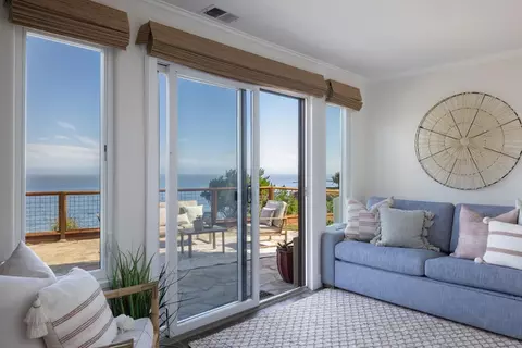 Living - 4840 Cliff Dr, Capitola, CA 95010 photo 3 of 3