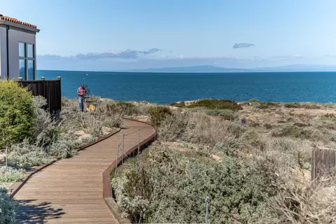 20 Spray Ave, Monterey, CA 93940