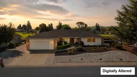 860 S Ridgemark Dr, Hollister, CA 95023
