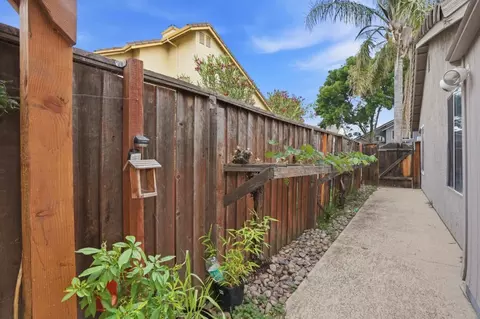 Exterior - 550 Gonzalez St, Tracy, CA 95376 photo 3 of 3