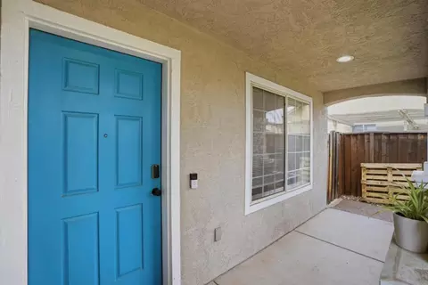 Entry Way - 550 Gonzalez St, Tracy, CA 95376 photo 1 of 1