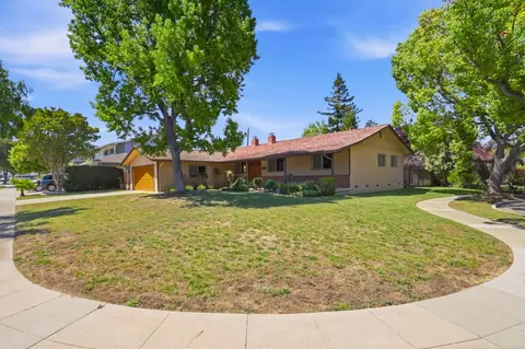 Exterior - 807 Cathedral Dr, Sunnyvale, CA 94087 photo 4 of 15