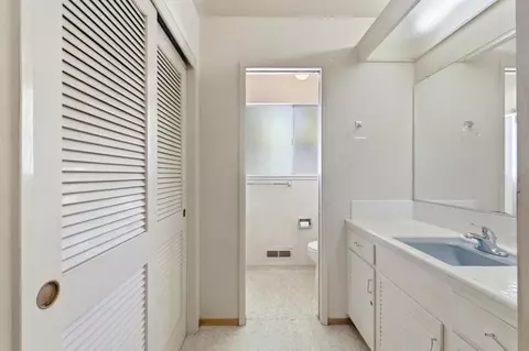 Bath - 807 Cathedral Dr, Sunnyvale, CA 94087 photo 4 of 6