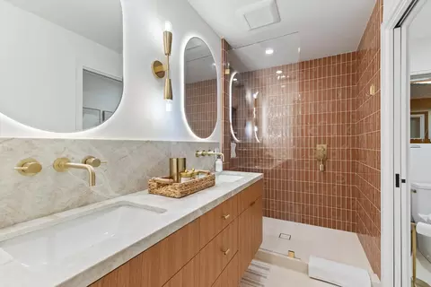Bath - 450 E Macarthur St, Sonoma, CA 95476 photo 2 of 4