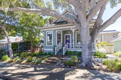 215 Lobos Ave, Pacific Grove, CA 93950