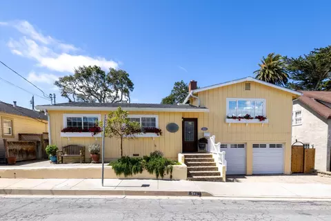 512 12th St, Pacific Grove, CA 93950