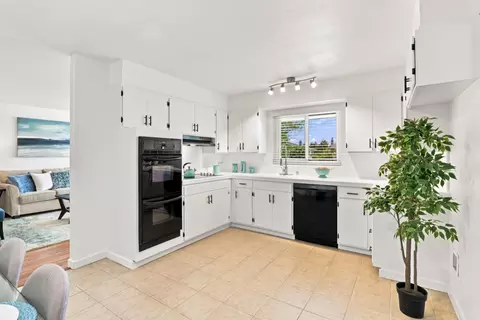 Kitchen - 204 Smithwood St, Milpitas, CA 95035 photo 1 of 3