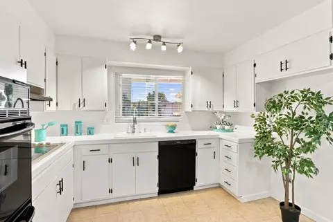Kitchen - 204 Smithwood St, Milpitas, CA 95035 photo 3 of 3