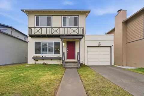 656 Forest Lake Dr, Pacifica, CA 94044