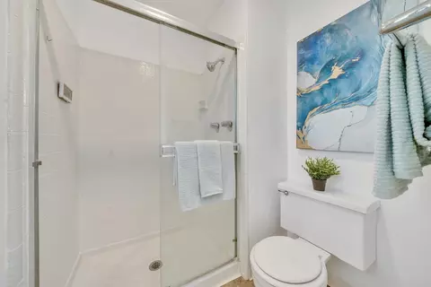 Bath - 100 E Middlefield Rd #3H, Mountain View, CA 94043 photo 2 of 4