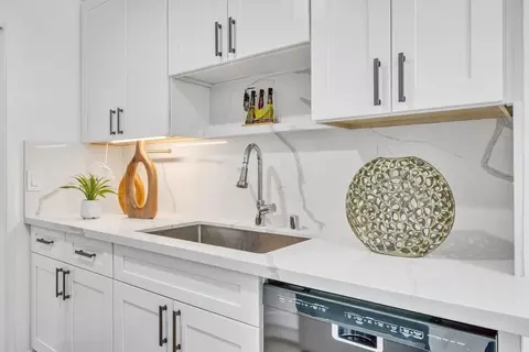 Kitchen - 100 E Middlefield Rd #3H, Mountain View, CA 94043 photo 3 of 3