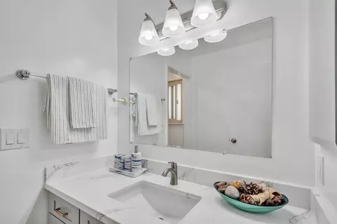 Bath - 100 E Middlefield Rd #3H, Mountain View, CA 94043 photo 3 of 4