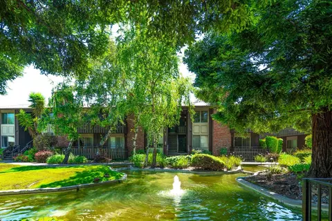 Exterior - 100 E Middlefield Rd #3H, Mountain View, CA 94043 photo 2 of 5