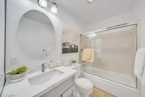 Bath - 100 E Middlefield Rd #3H, Mountain View, CA 94043 photo 4 of 4