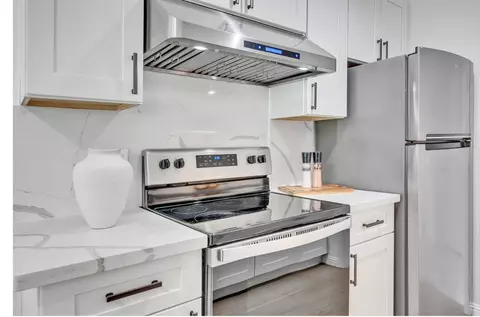 Kitchen - 100 E Middlefield Rd #3H, Mountain View, CA 94043 photo 1 of 3