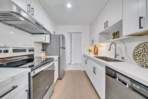 Kitchen - 100 E Middlefield Rd #3H, Mountain View, CA 94043 photo 2 of 3
