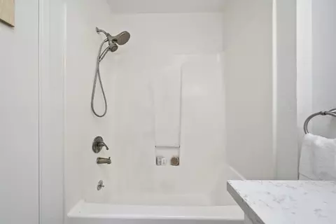 Bath - 495 Ebken St, Pacifica, CA 94044 photo 4 of 4