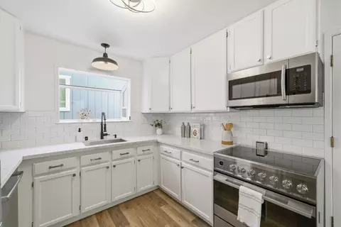 Kitchen - 495 Ebken St, Pacifica, CA 94044 photo 3 of 7
