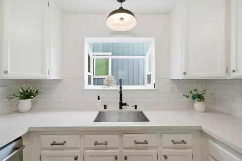 Kitchen - 495 Ebken St, Pacifica, CA 94044 photo 6 of 7