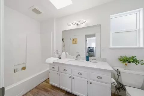 Bath - 495 Ebken St, Pacifica, CA 94044 photo 2 of 4