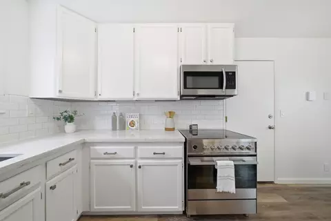 Kitchen - 495 Ebken St, Pacifica, CA 94044 photo 5 of 7