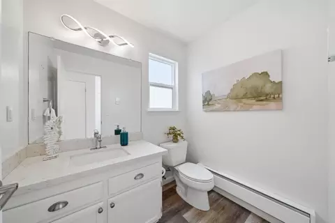 Bath - 495 Ebken St, Pacifica, CA 94044 photo 1 of 4