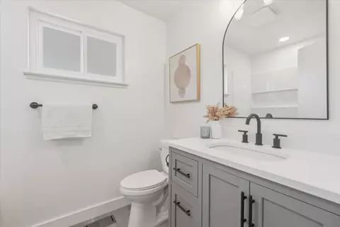Bath - 8545 Ousley Dr, Gilroy, CA 95020 photo 3 of 3