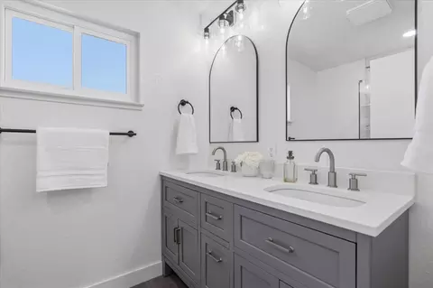 Bath - 8545 Ousley Dr, Gilroy, CA 95020 photo 1 of 3