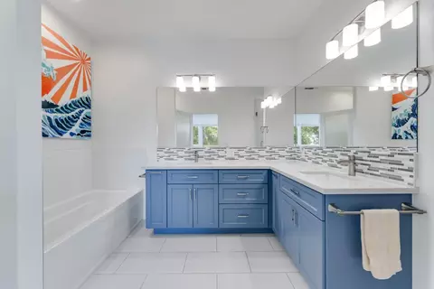 Bath - 199 Shoreview Dr, Aptos, CA 95003 photo 1 of 5