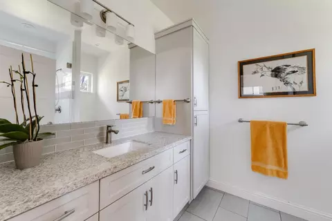 Bath - 199 Shoreview Dr, Aptos, CA 95003 photo 4 of 5