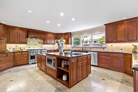 945 Reed Ave, Sunnyvale, CA 94086