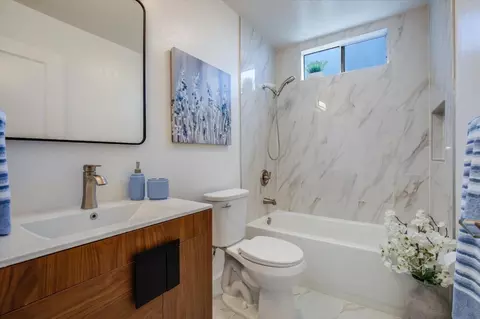 Bath - 8240 Springdale Ct, Gilroy, CA 95020 photo 2 of 2