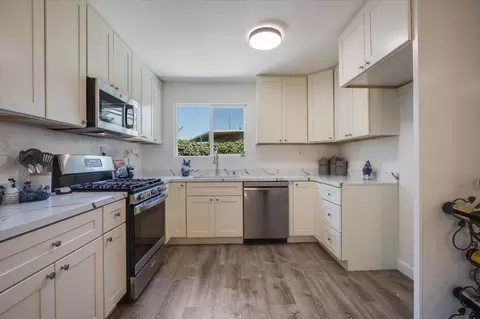 Kitchen - 8240 Springdale Ct, Gilroy, CA 95020 photo 2 of 4